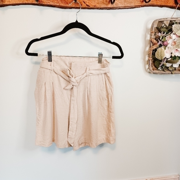 b.young Pants - b.young Beige Linen Blend Paper Bag Shorts